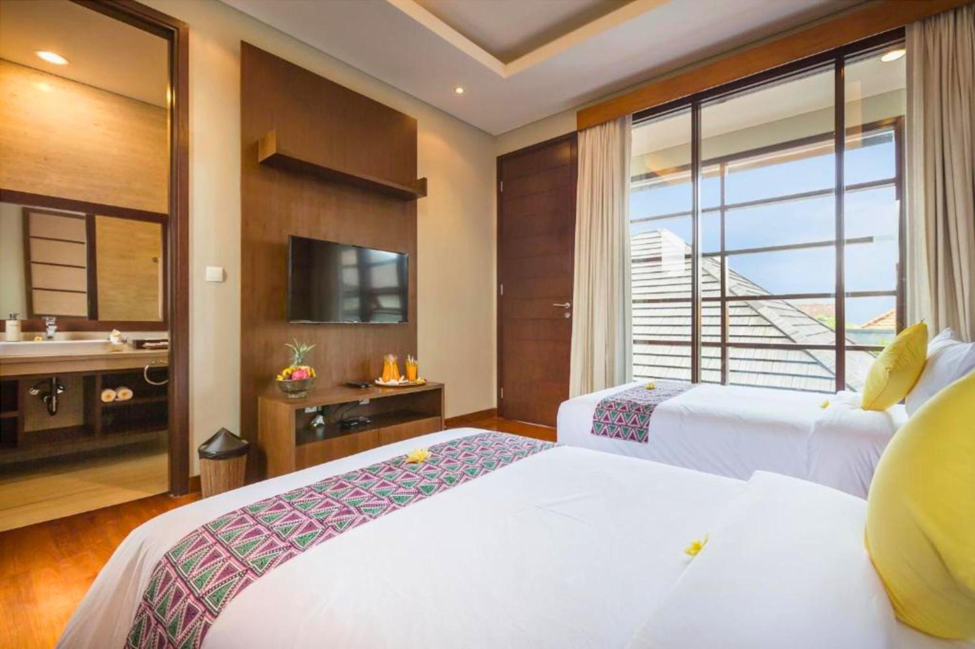 Luxury 3 Bedroom Private Pool Zn102 *