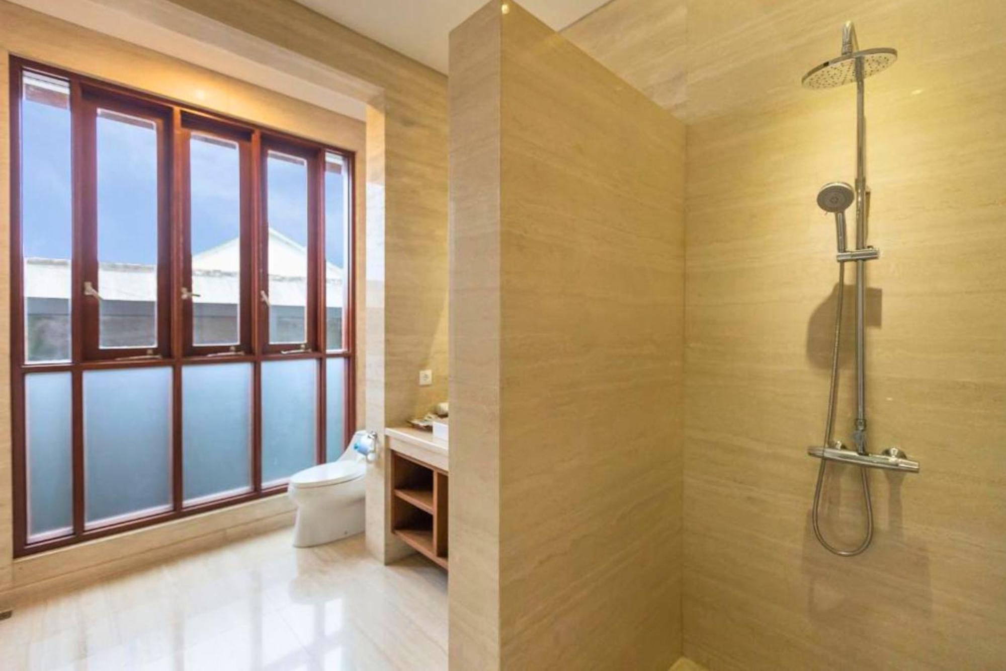 Luxury 3 Bedroom Private Pool Zn102 *