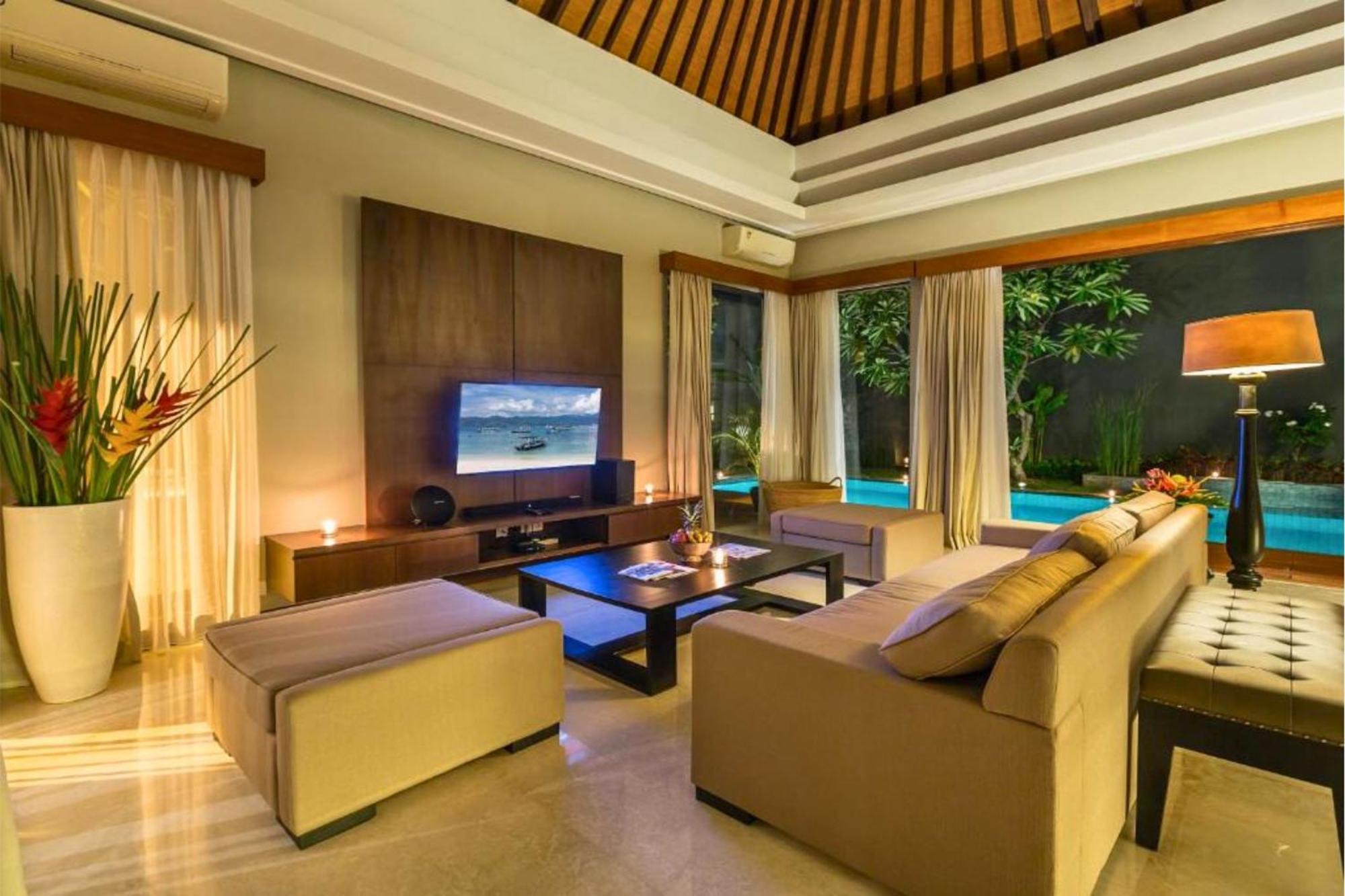 Luxury 3 Bedroom Private Pool Zn102